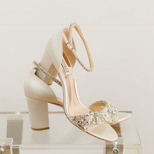 Badgley Mischka Finesse Women's Ivory Block Heels 9.5 Bride Satin